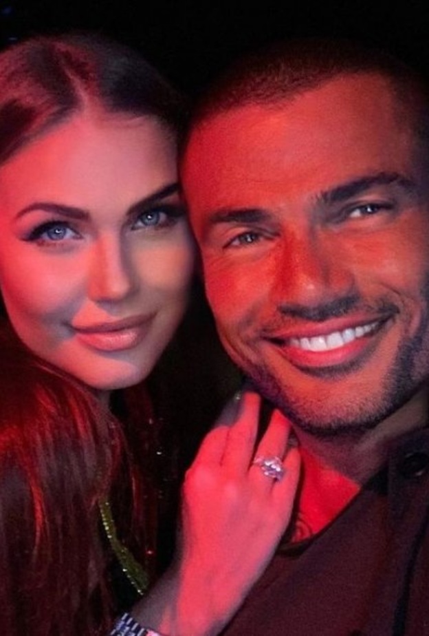 عمرو دياب وكارولينا زوبكوفا 