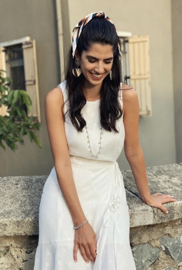 كارمن بصيبص بصورة عفوية من كواليس مسلسل عروس بيروت