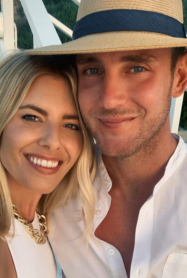  المغنية مولي و خطيبها لاعب الكريكيت البريطاني