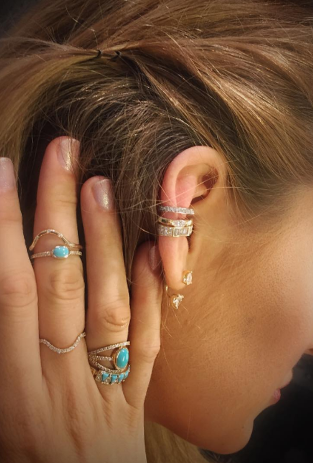 بليك ليفلي متألقة بخواتم فيروز ناعمة من جاكي آيش Jacquie Aiche