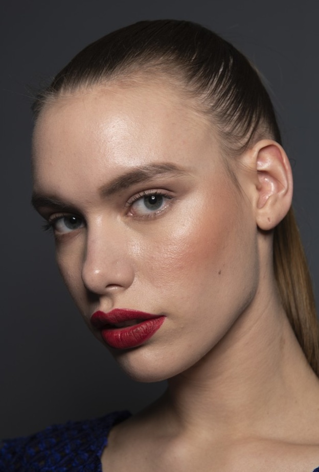 أجمل ألوان أحمر الشفاه بدرجات الماروني