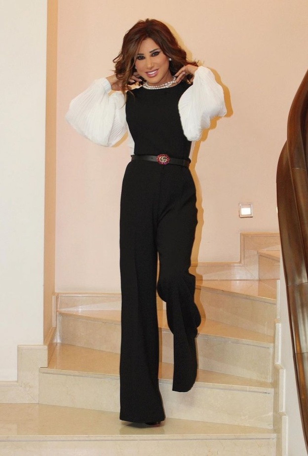 اجمل اطلالات نجوى كرم المميزة باللون الابيض والاسود