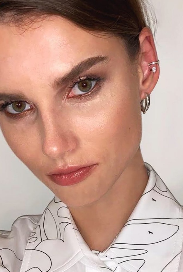 طرق تنسيق موضة القرط الواحد من Repossi