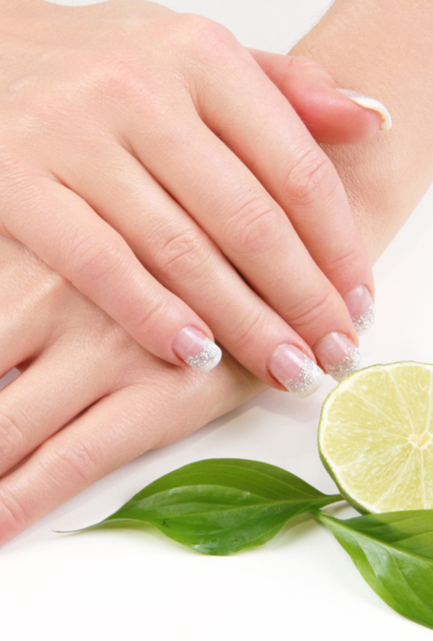 طرق تطويل الاظافر بعصائر الحمضيات