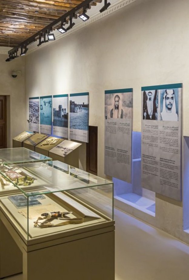 تاريخ امارة الشارقة تكشفه وثائق ومقتنيات حصن الشارقة عند السياحة في الامارات بواسطة sharjahmuseums
