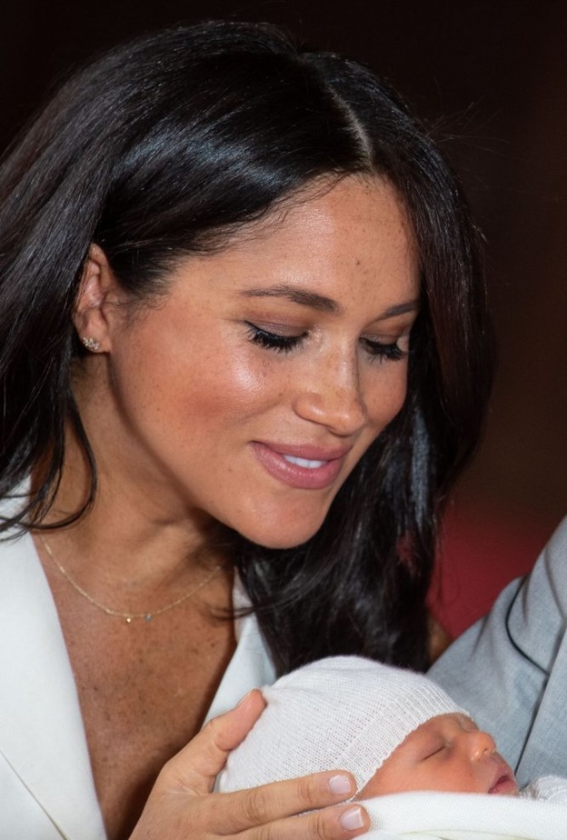 ميغان ماركل تختار قلادة Jennifer Meyer لتتألق بها