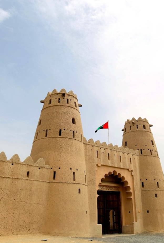 قلعة الجاهلي بوابة السياحة في العين