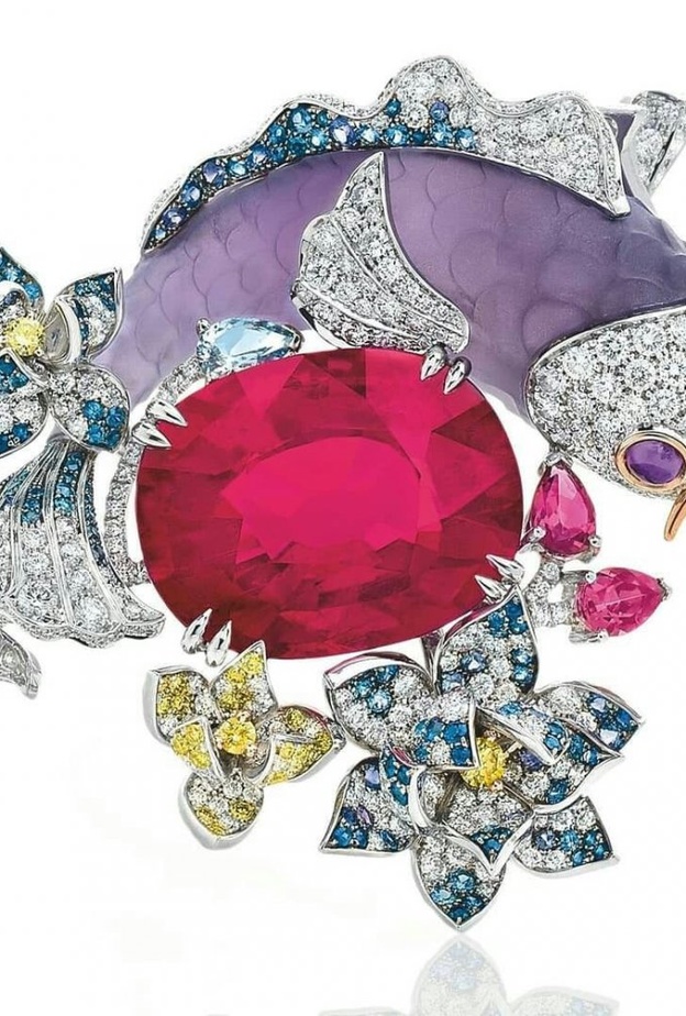  بروش من آنا هو Anna Hu