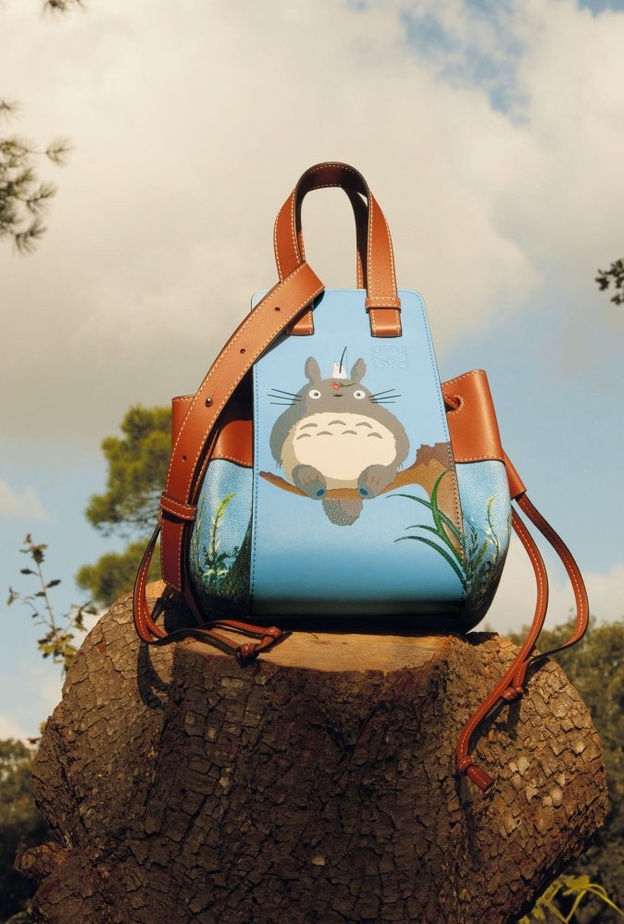 تشكيلة My Neighbor Totoro من LOEWE.. احتفاء بالأسلوب الشاعري والعفوي للشخصيات الشهيرة