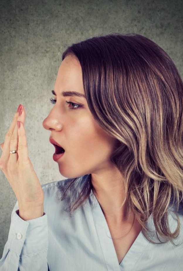  ما هي الامراض التي تسبب رائحة الفم الكريهة