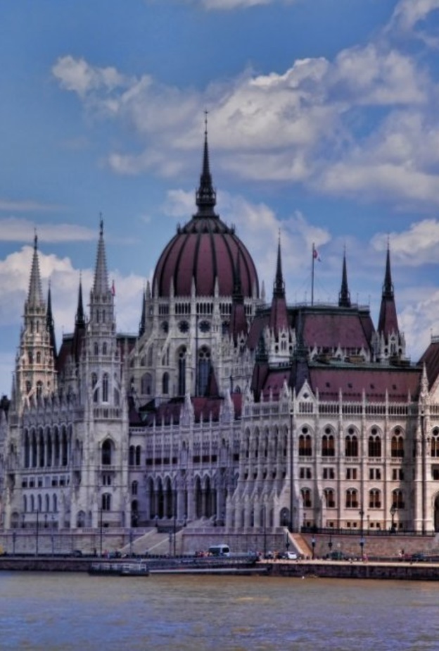  مبنى البرلمان من اجمل أماكن السياحة في المجر