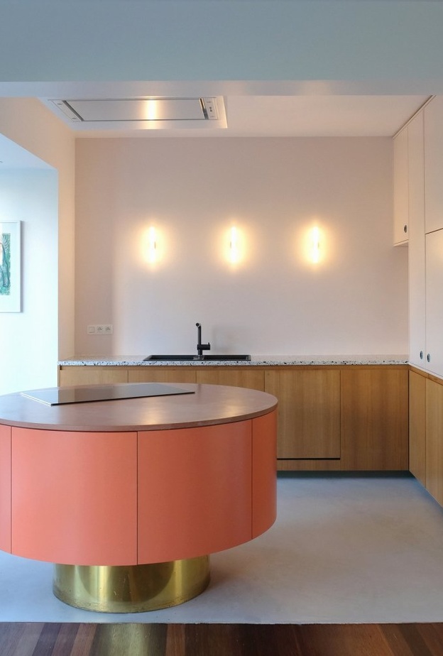 جزيرة مطبخ باللون المرجاني