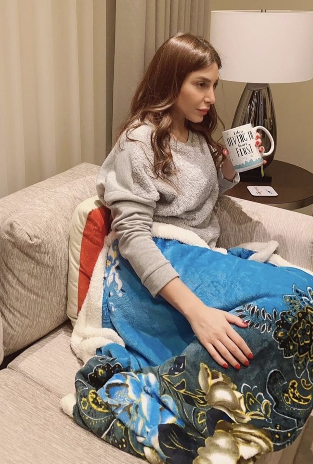 يارا تقضي وقتها بالاسترخاء في المنزل ومشاهدة أفلامها ومسلسلاتها المفضلة