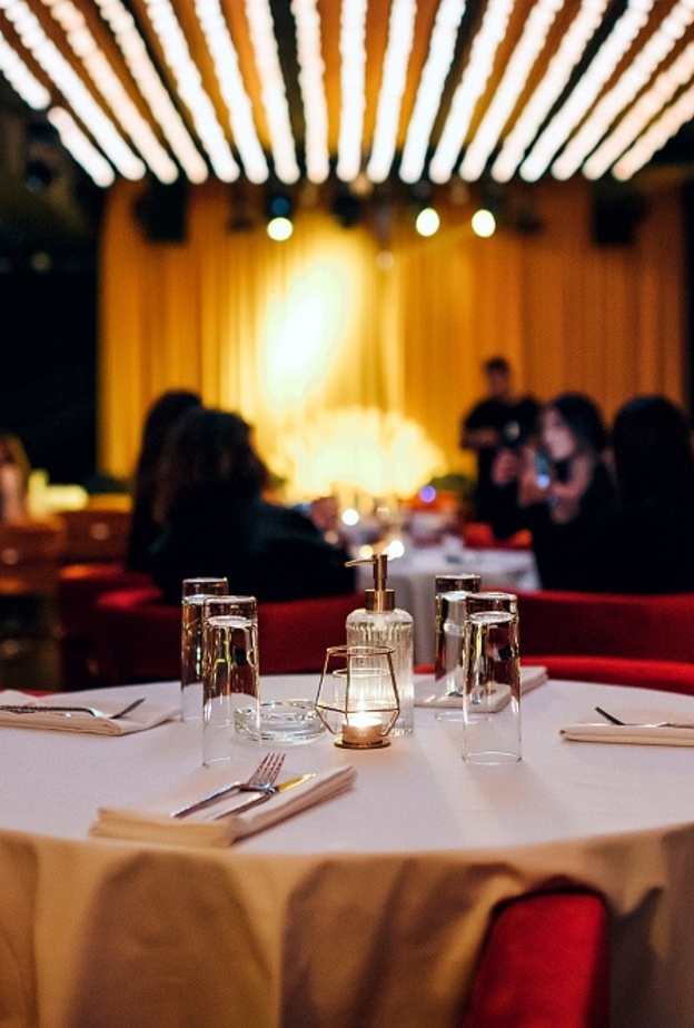  أمبر هول أحدث مفهوم لتناول الطعام والترفيه في دبي