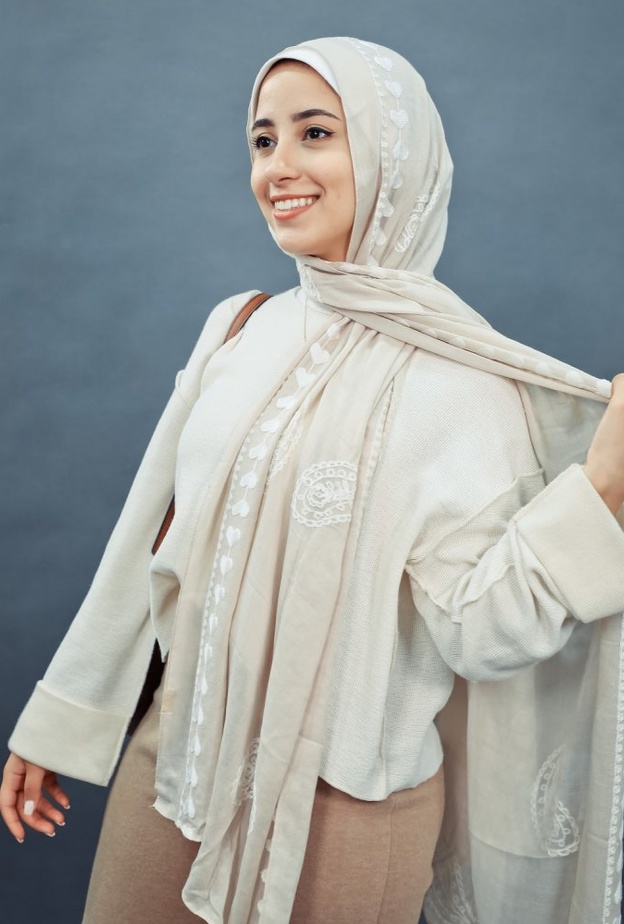 مؤثرة الموضة رنا الليثي.