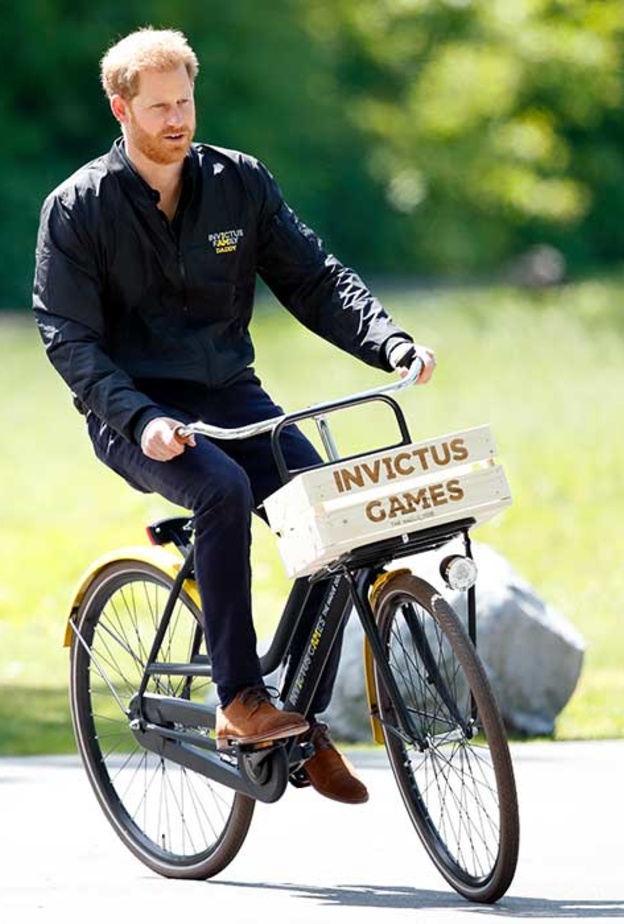 بالصور.. أفراد العائلة المالكة البريطانية على درجاتهم