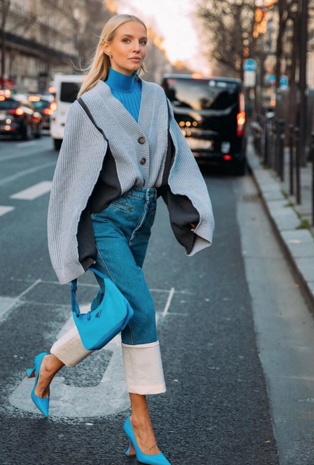 اعتمدي تنسيقات شبابية ناعمة في بلايز الياقة العالية