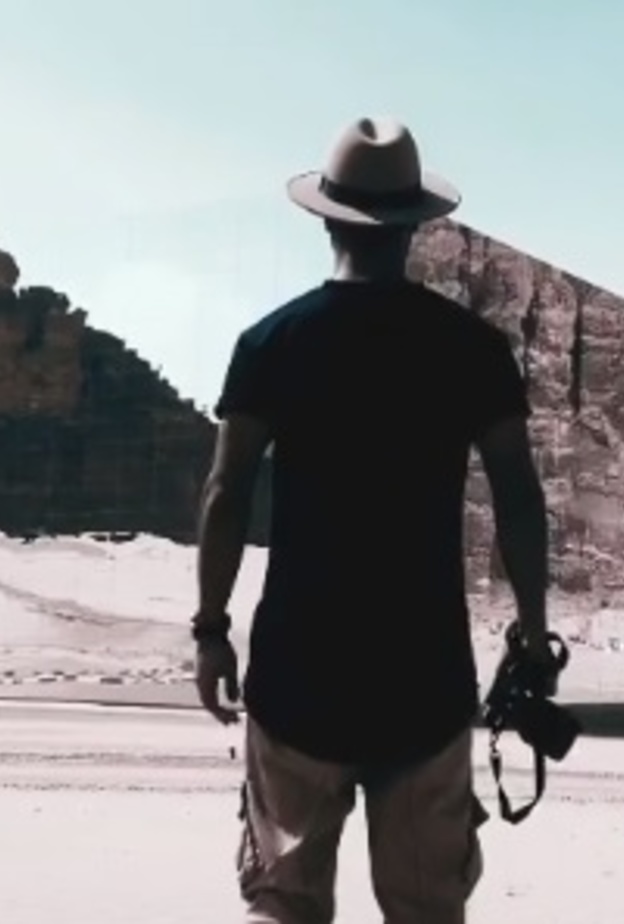 عبد العزيز العلا شاب سعودي مبدع ينقل الناس في رحلة خلابة بالعلا - المصدر انستقرام عبدالعزيز العلا