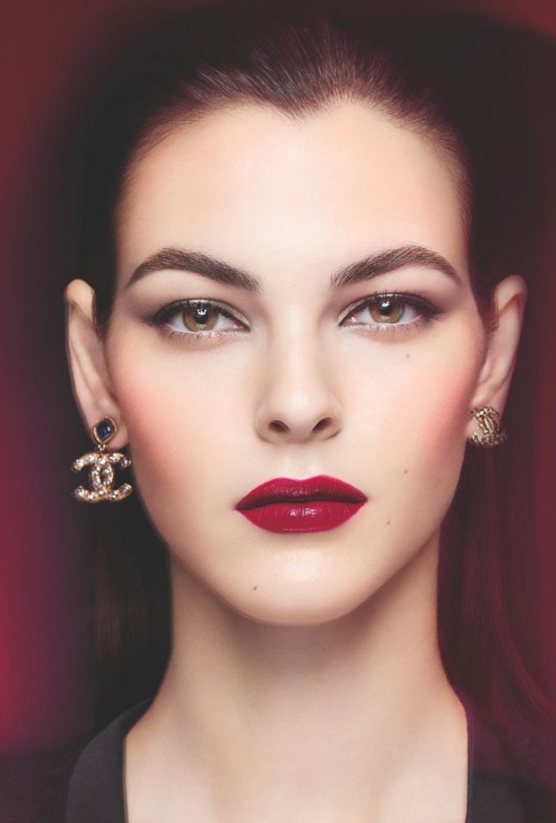  أحمر شفاه سائل بلمعان وثبات فائق ROUGE ALLURE LAQUE