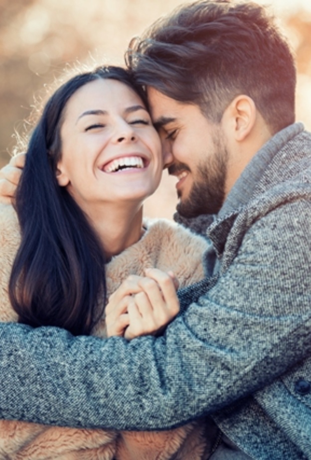 6تصرفات تقوم بها المرأة تخطف قلب الرجل