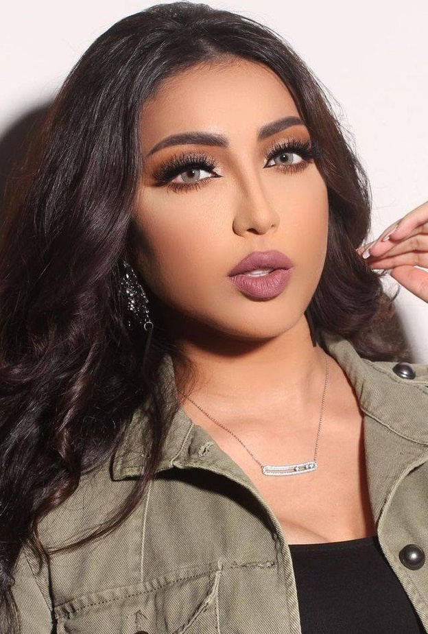 مكياج عيون خليجي برونزي على طريقة دنيا بطمة