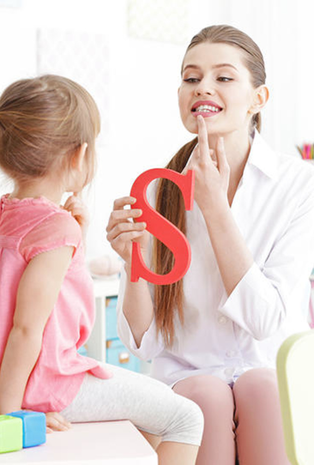 ما هو السن المناسب لتعليم الطفل لغة جديدة