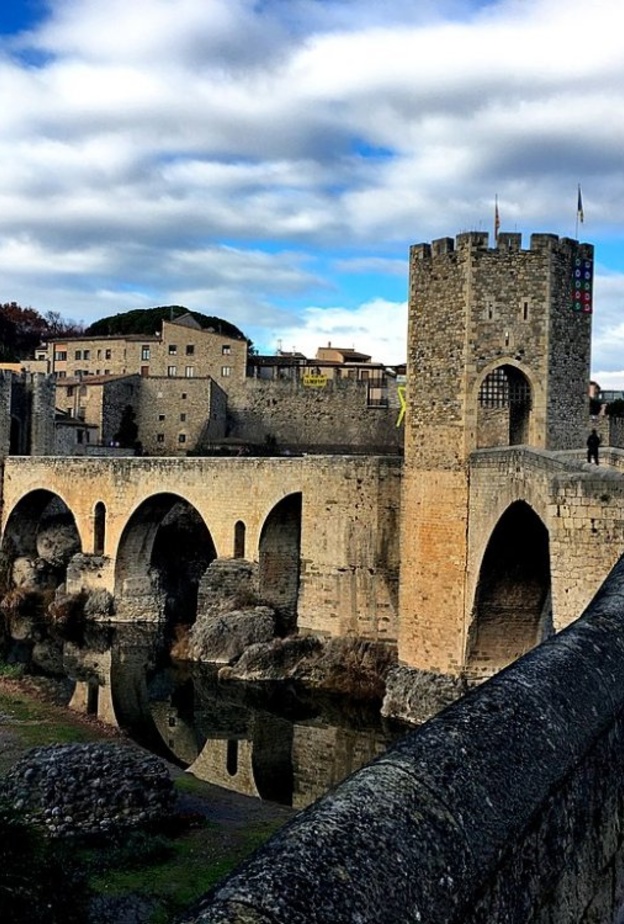  سحر تاريخي في بيسالو بواسطة Guy Wils