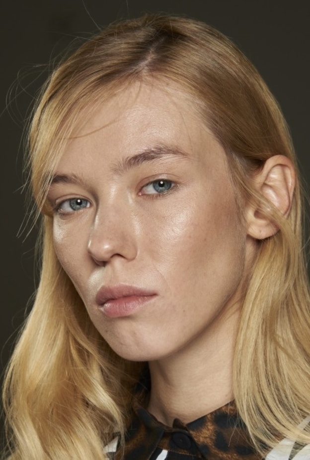  أفضل أشكال فرش المكياج لوضع الهايلايتر