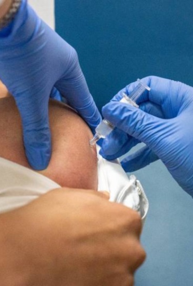 افتتاح مسار للتطعيم في المركبات في الفجيرة