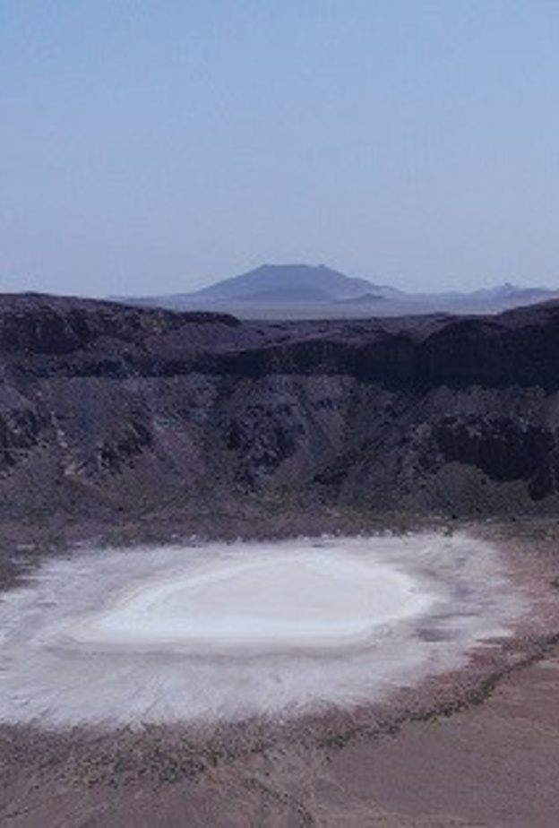 فوهة بركان طابة سحر الطبيعة في حائل - المصدر روح السعودية 