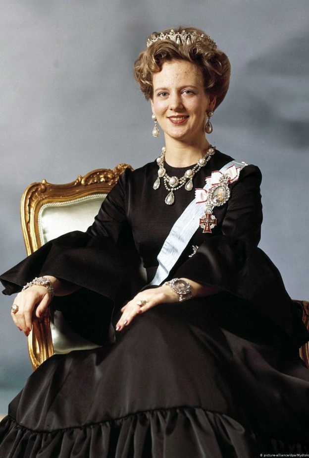 بمناسبة 49 عاما على تتويجها على العرش.. أفخم مجوهرات مارغريت الثانية ملكة الدنمارك