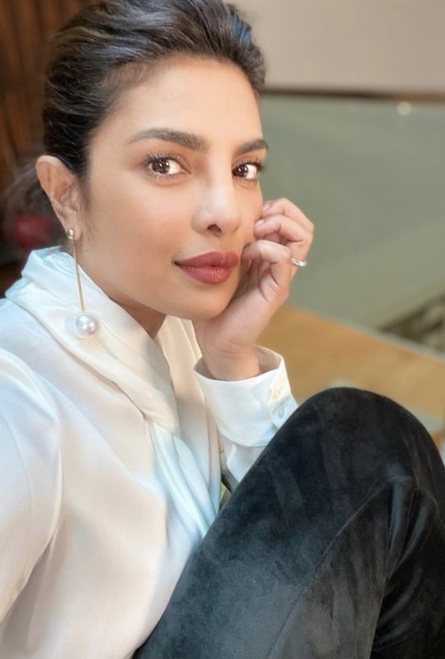 بريانكا شوبرا تطل على متابعيها بهذه الصورة الجديدة