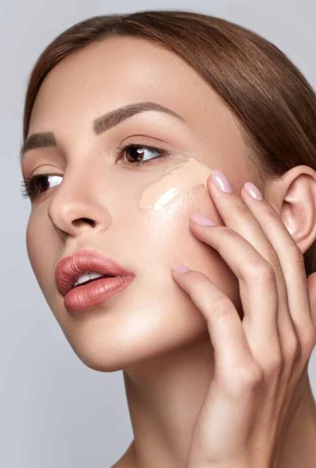 كريم الأساس المنزلي أكثر أماناً للبشرة 2021