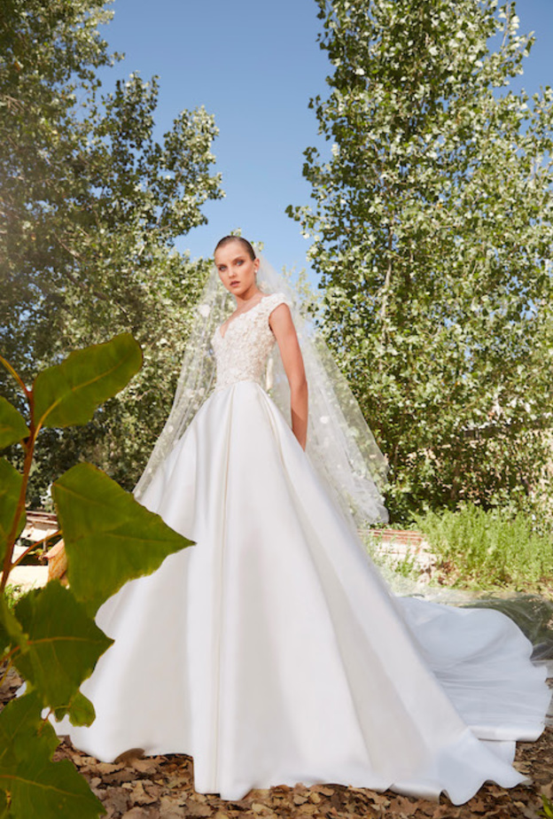  فساتين زفاف من مجموعة ايلي صعب بقصة a line