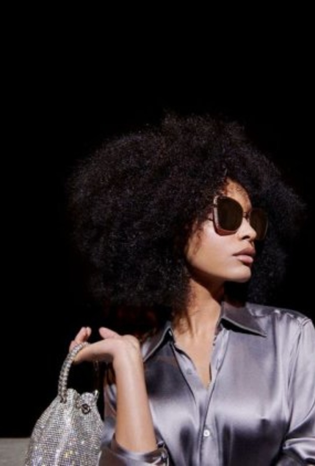 Jimmy Choo لربيع 2021.. الأناقة المبهرة للسيدات