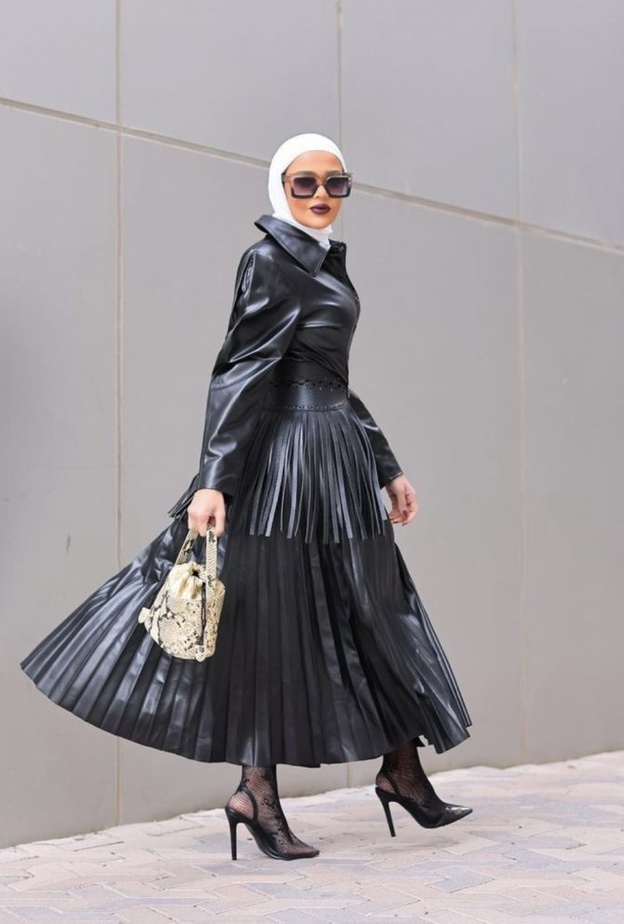  اطلالة أنيقة من الجلد الاسود اعتمدتها مرمر