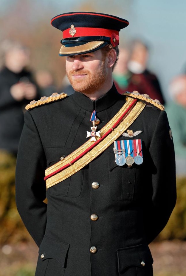 بعد مرور عام على تجريد الأمير هاري من ألقابه العسكرية.. تعددت الأسباب و‏تخلي أفراد العائلة الملكية عن ألقابهم واحد