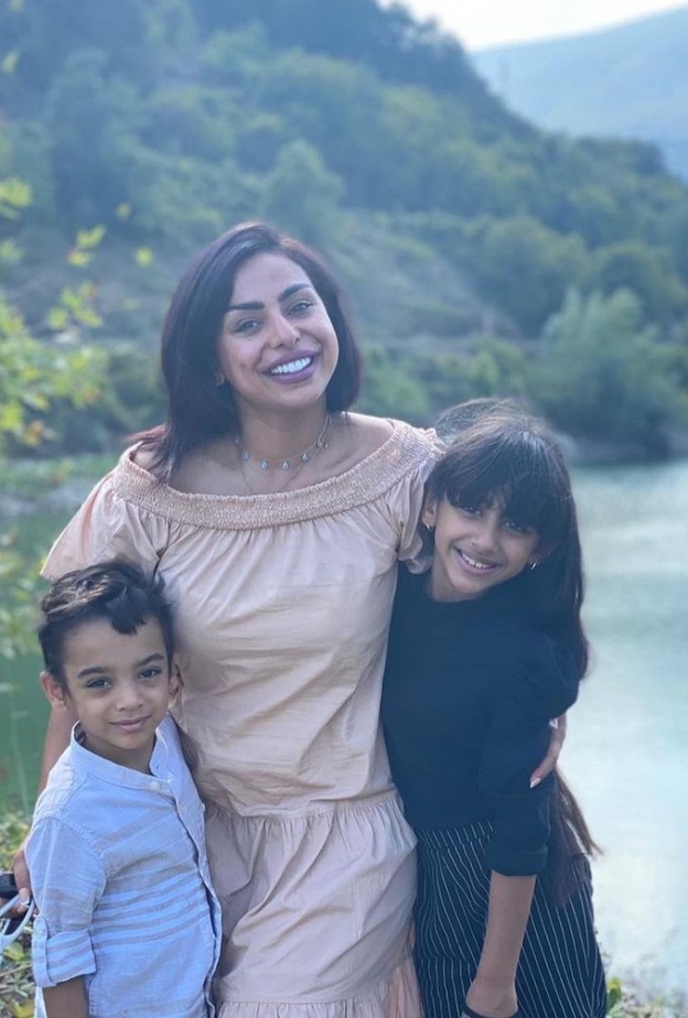 هند البلوشلي  واولادها