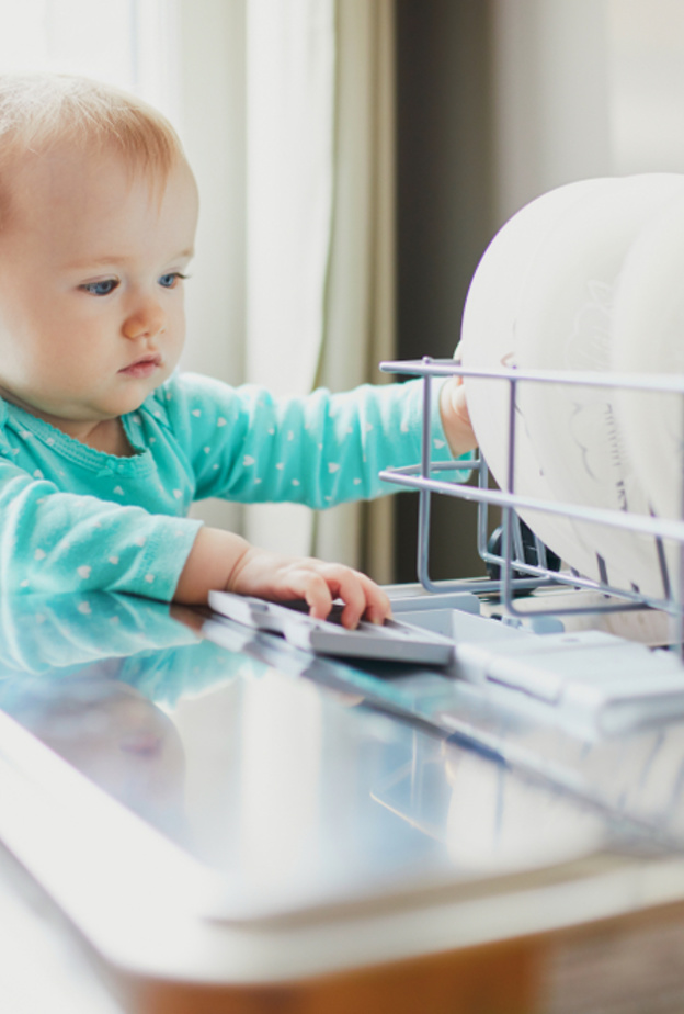  ضمور العضلات عند الاطفال له اعراض اولية وخصوصا التاخر في المشي منذ الصغر