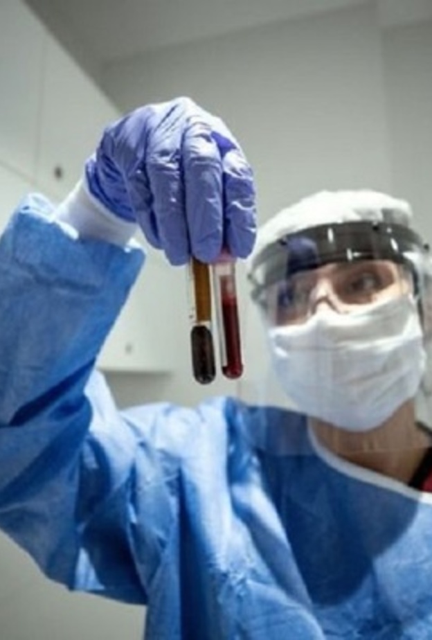 مدارس أبوظبي تخفض السن المسموح به لتلقي لقاح كوفيد إلى 16 عاما