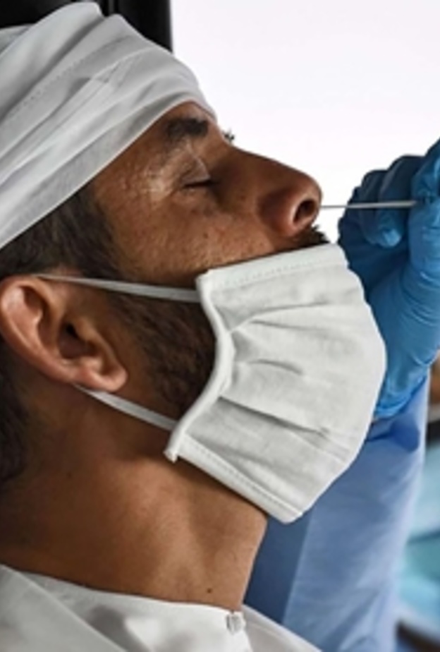 إجراء مسحة الأنف على نفقة الشركات