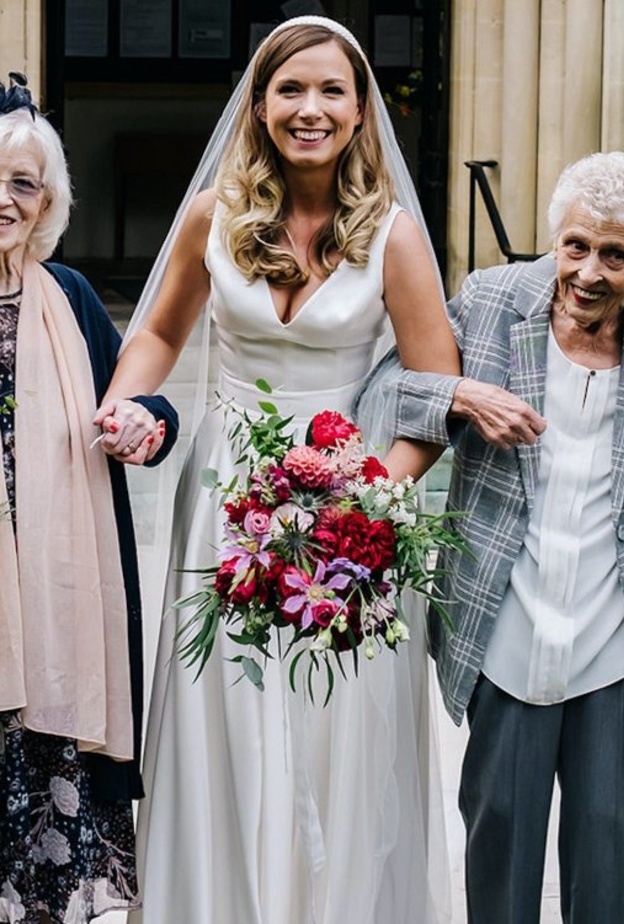  عروس تطلب من جداتها أن يكن وصيفاتها في حفل الزفا