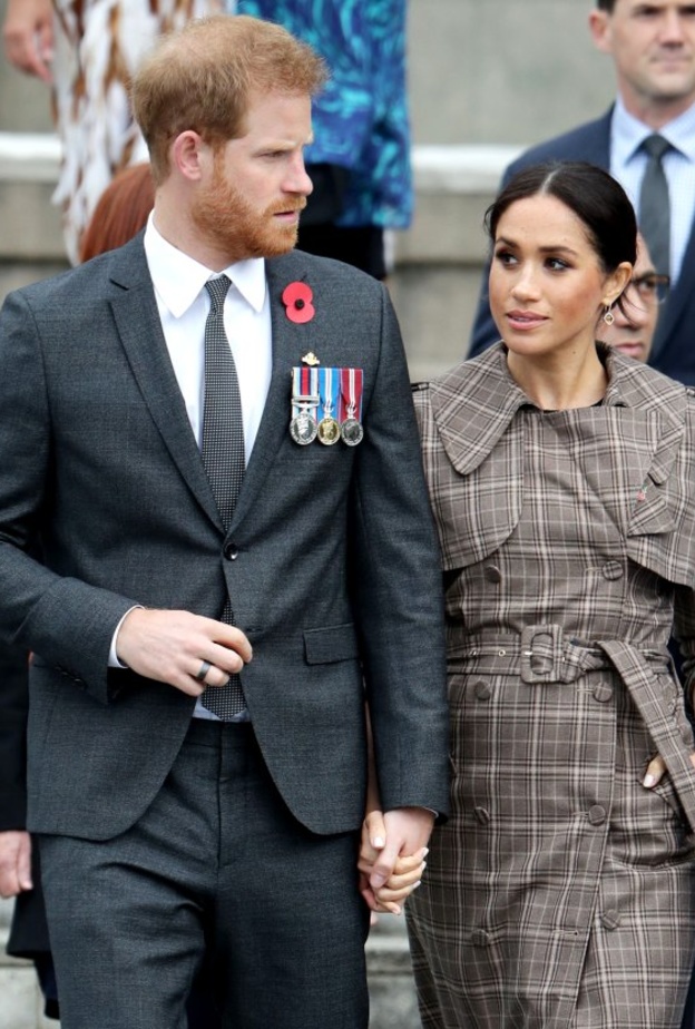 هل يتراجع الأمير هاري وميغان ماركل عن قرارهما ويعودان للحياة الملكية؟