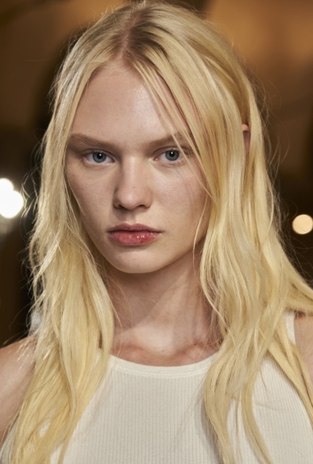 أجمل ألوان صبغات شعر أشقر فاتح جربيها لهذا الموسم 2021