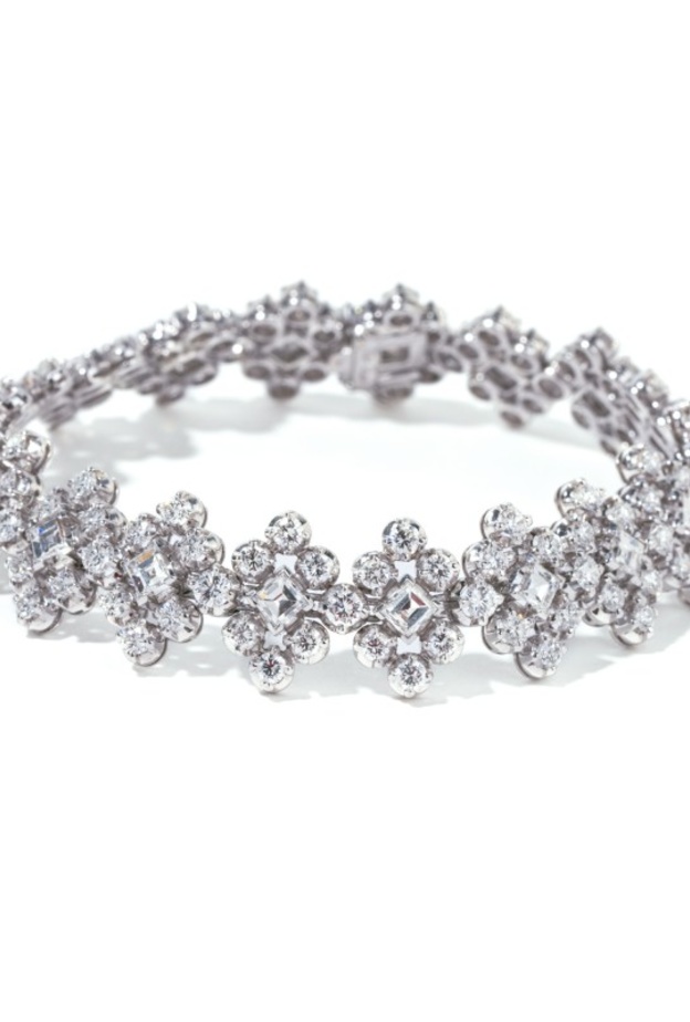  اسوارة مع أحجار الماس بحجم 10.10 قيراط