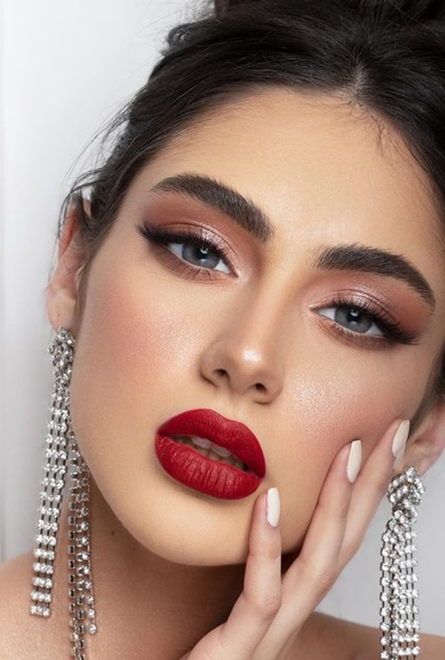 أجمل رسمات مكياج للسهرات بأسلوب خبيرة التجميل الإماراتية ميرا الحمادي