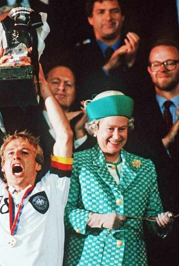 كرة القدم.. لعبة الفقراء التي تشجعها العائلة المالكة البريطانية.. فما هي فرقها ‏المفضلة؟