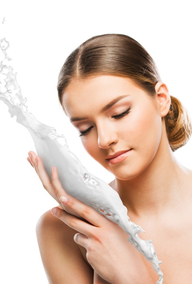 ماسك الحليب لتهدئة البشرة وتفتيح لونها