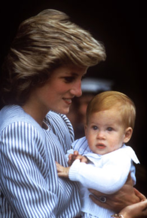 مع اقتراب موعد ولادة الأميرة يوجين.. أجمل صور أطفال العائلة المالكة البريطانية