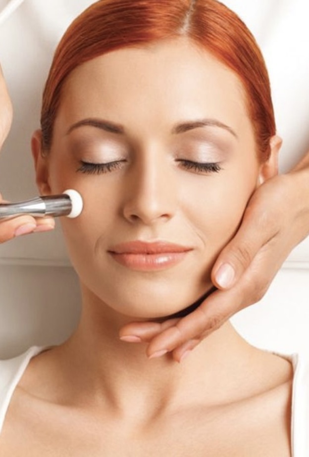 تقشير الجسم بالليزر يساعد على تقشير البشرة